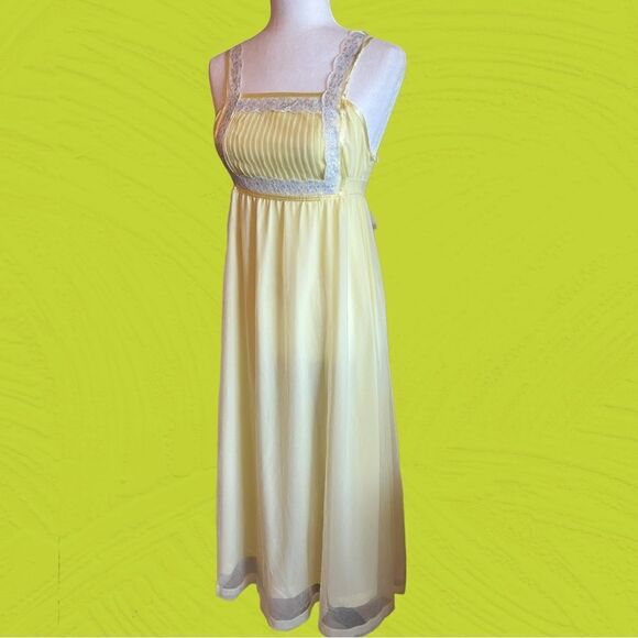 70s vintage nylon chiffon yellow night gown - Picture 1 of 10